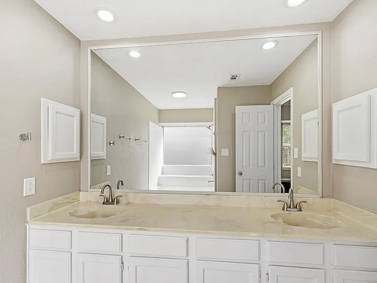 5202 Roserock Ln — Photo 15