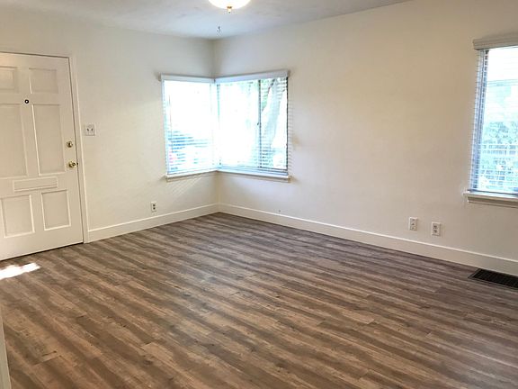 3rd image of 1544 E Logan Ave