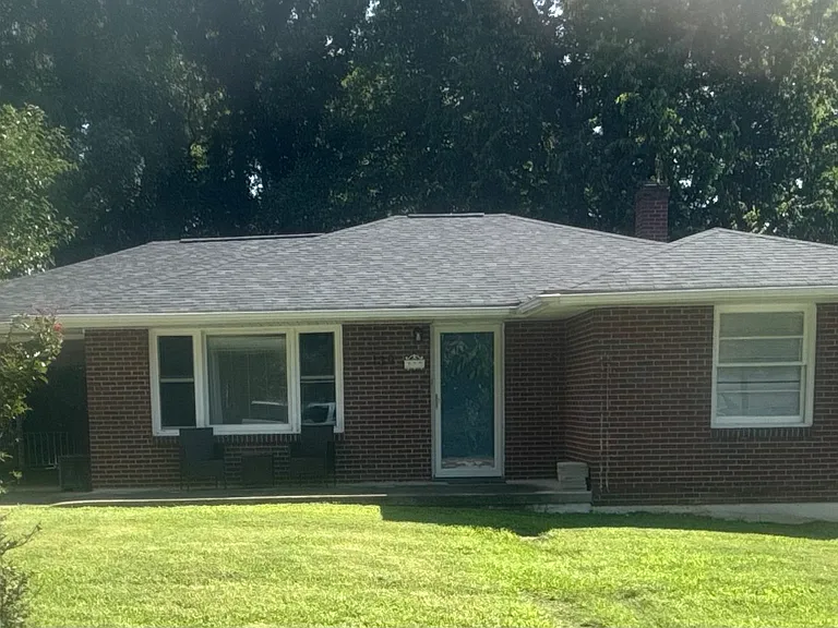 139 Winthrop Dr — Photo 1