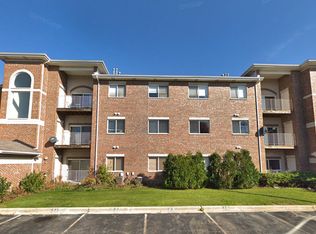 881 N Swift Rd Unit 101, Addison, IL 60101