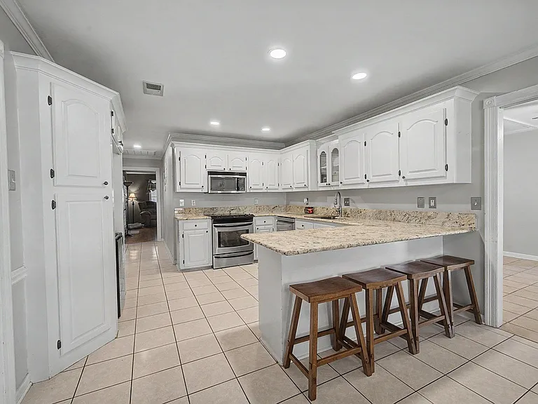 300 Cheyenne Dr — Photo 7