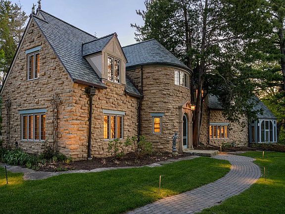 2nd image of 3452 Crestwood Dr