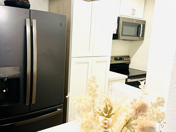 5th image of 530 E Mariposa St APT 27