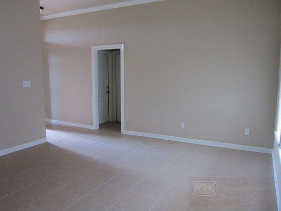 4th image of 1817 Treasure Oaks Dr