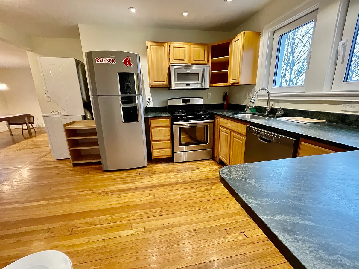 Building Photo - 15 Copenger St #1