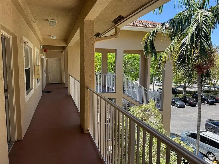 2941 Riverside Dr #303 — Photo 23