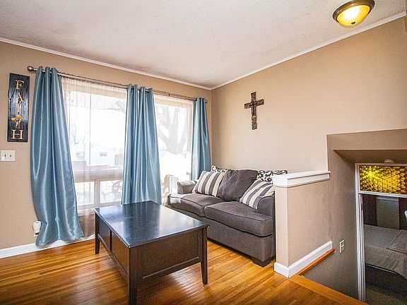 5th image of 405 Hart Ave
