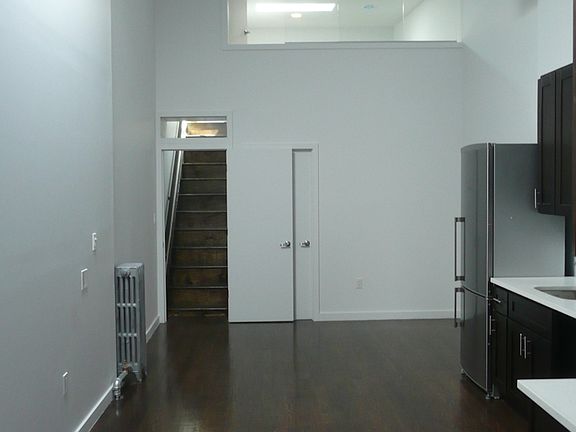3rd image of 886 Franklin Ave APT 2L