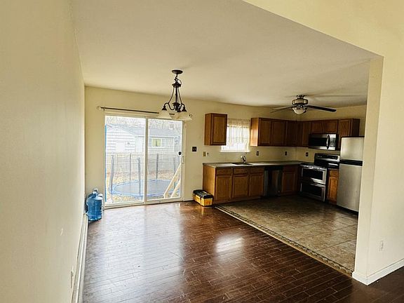 4th image of 62 Franklin Ave