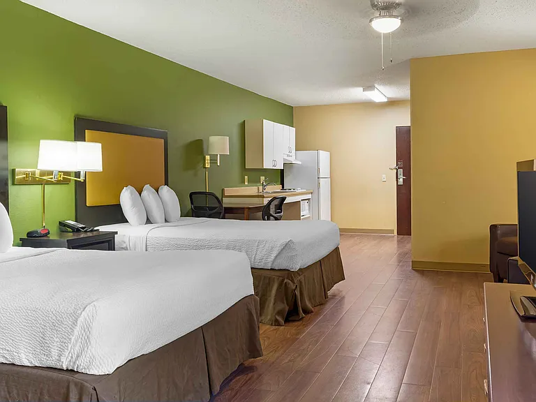 Studio Suite - 2 Full Beds