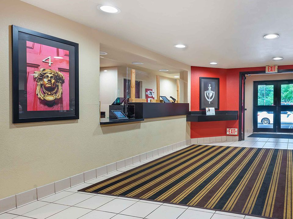 Lobby and Guest Check-in