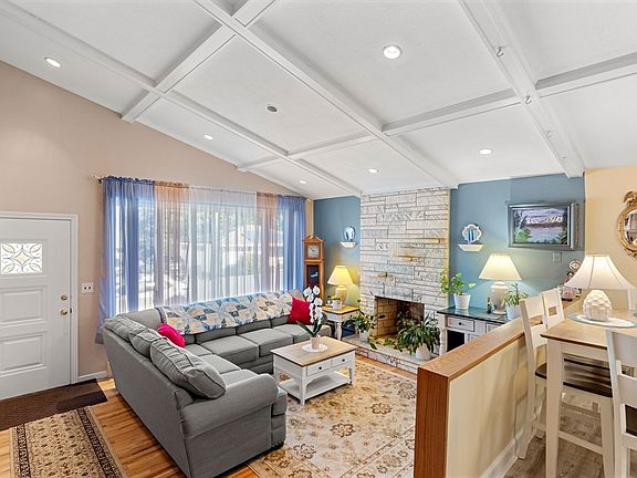 2nd image of 15 Barnes Cir