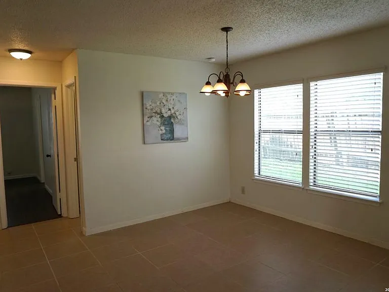 8435 Forest Ridge Dr — Photo 9