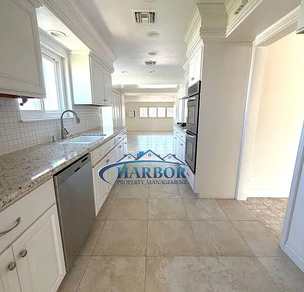 1630 Miracosta St — Photo 17