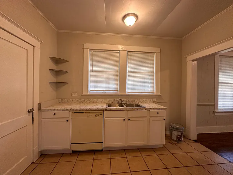 3239 Douglass Ave — Photo 8