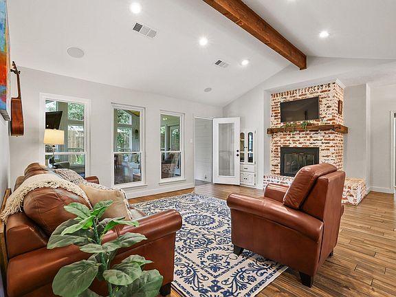 5th image of 1324 Pickwick Ln