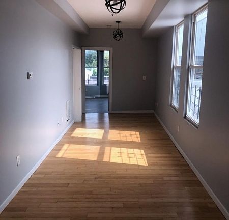 3rd image of 625 Bramhall Ave #7