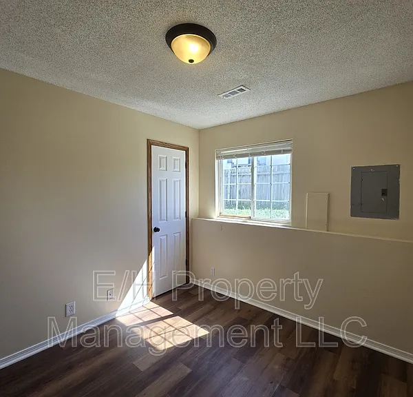 4462 S Elizabeth Ave — Photo 18