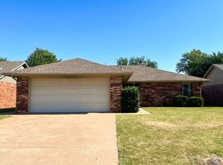 5522 Arrowhead Dr, Enid, OK 73703