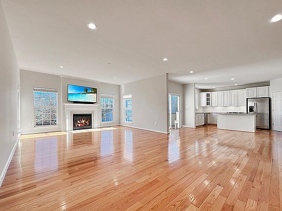 4th image of 8125 Tenbrook Dr