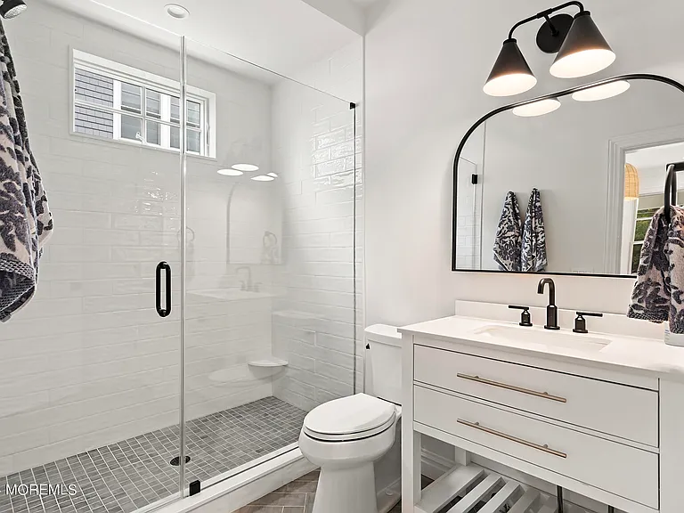 555 Sussex Ave — Photo 18