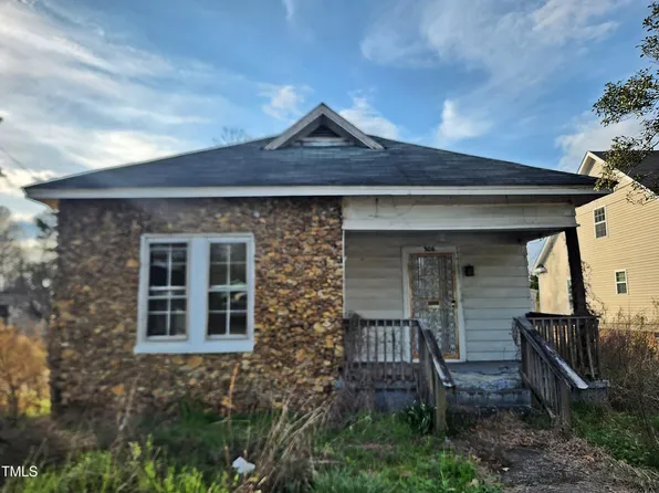 306 Martin Luther King Jr Dr, Smithfield, NC 27577