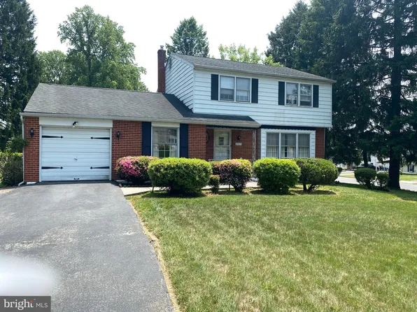2505 Surrey Ln, Aston, PA 19014