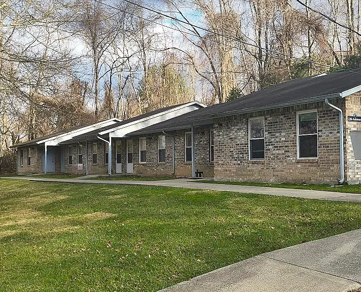 236 Ashwood Dr #C — Photo 1