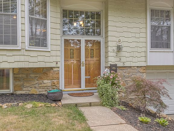 3rd image of 9235 Mastin Dr