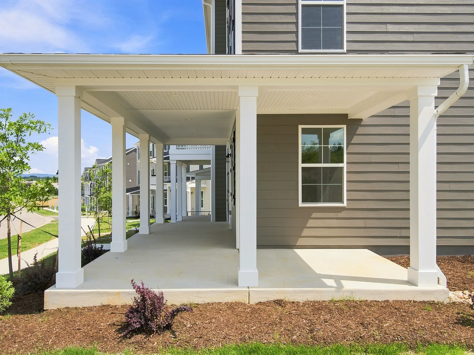 3 bed, 2.5 bath, 2122 sqft, $2,200 — Photo 3