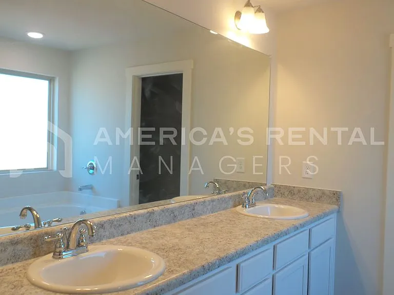152 The Heights Dr — Photo 6