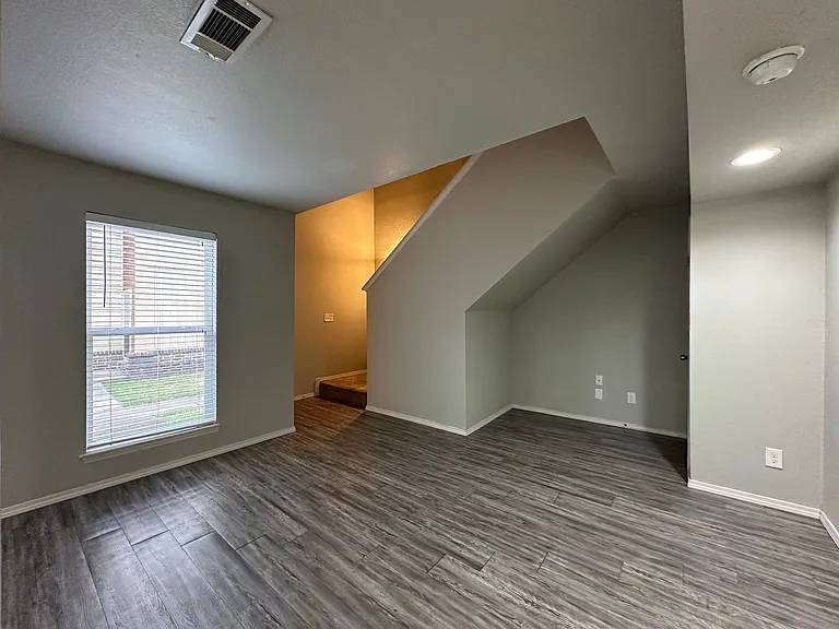 Pavilion Place Apartments — Photo 24
