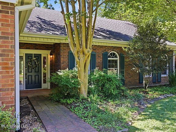 4th image of 2307 Arrowhead Dr