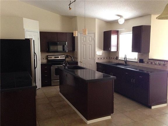 4th image of 32 Dorset Dr