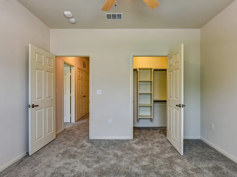 Shadow Ridge — Photo 18