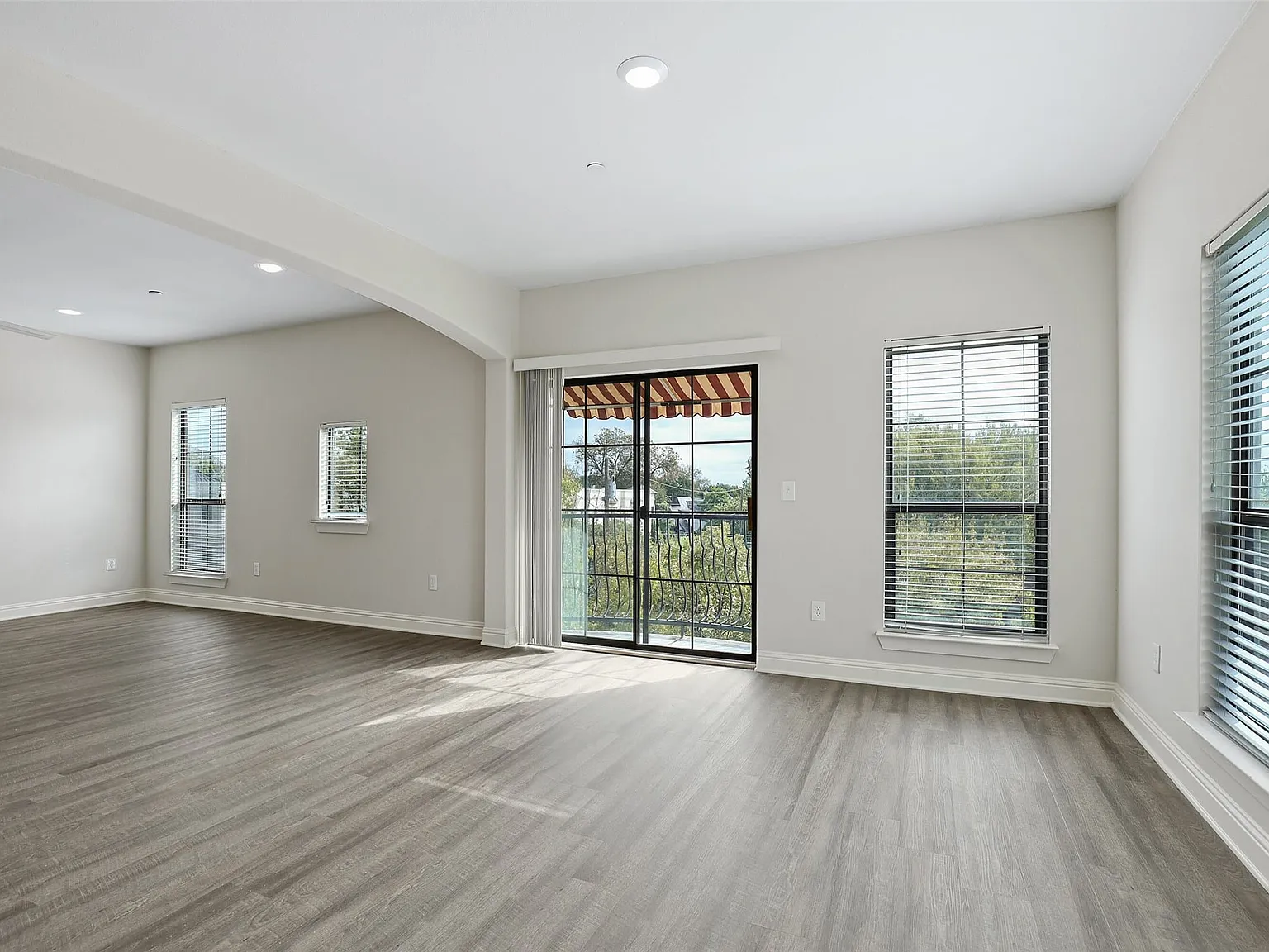 3 bed, 3.0 bath, 1754 sqft, $3,200 — Photo 4