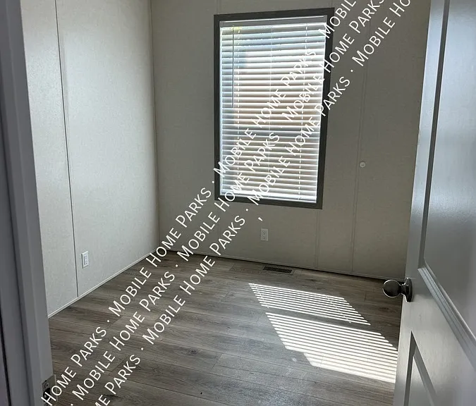 1460 Nutmeg St #R — Photo 4