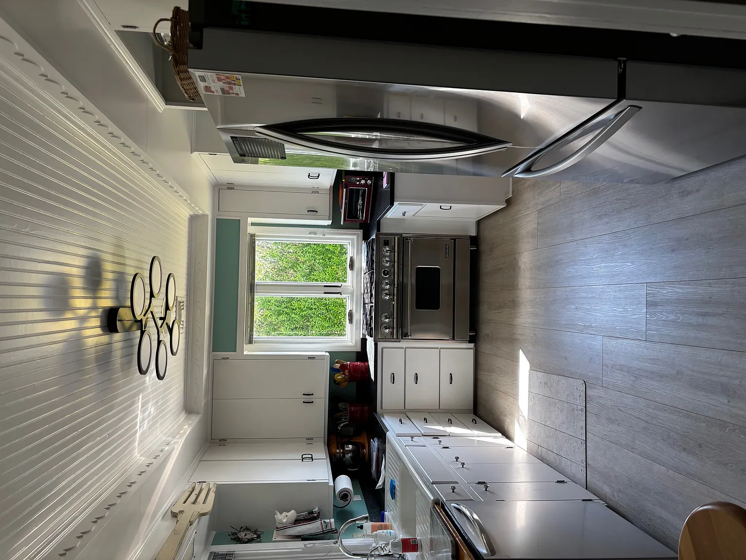 Waterfront Home in Montclair Colony — Photo 4