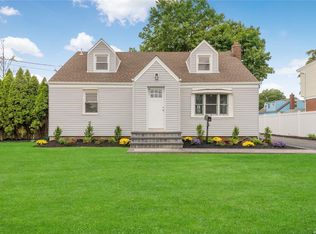 420 Maple Ave, Uniondale, NY 11553