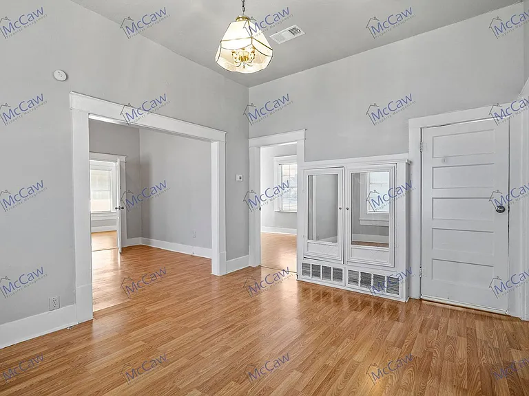 419 N Grand Ave #A — Photo 11