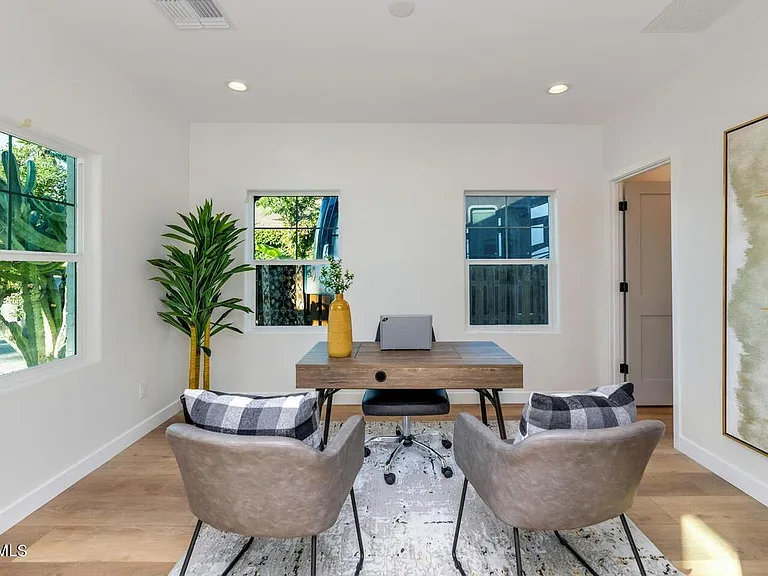 938 E Coronado Rd — Photo 8