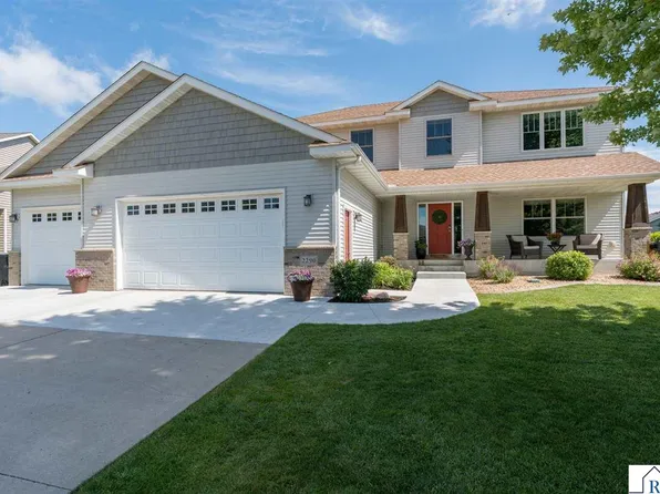 2290 Balsam Dr, North Mankato, MN 56003