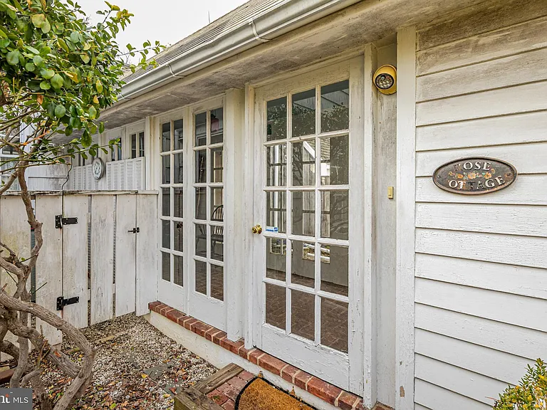 607 Rosedale Rd — Photo 3
