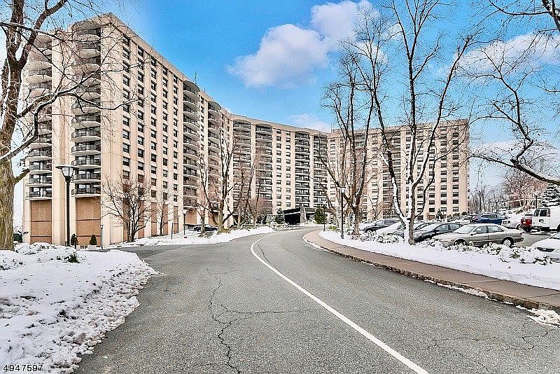 1st image of 2 Claridge Dr #2BE-203