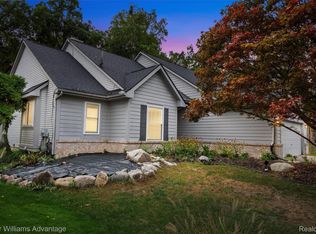 245 Cherry Grove Ln, Commerce Township, MI 48390