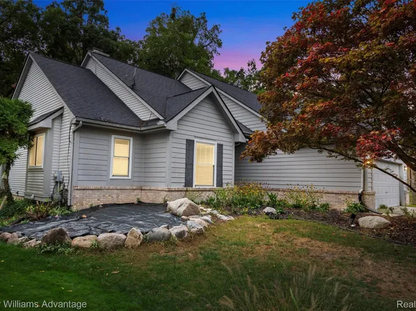 245 Cherry Grove Ln, Commerce Township, MI 48390