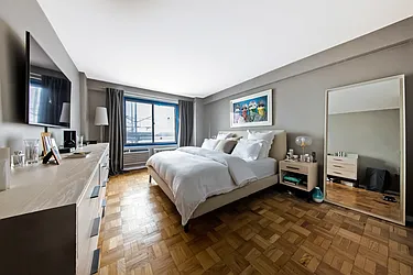 Rented by R New York