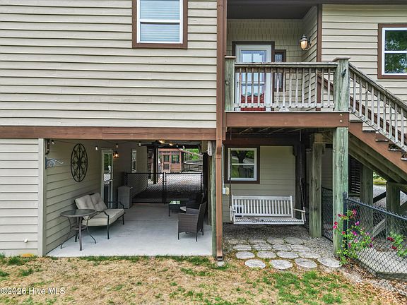 3rd image of 221 Estate Road