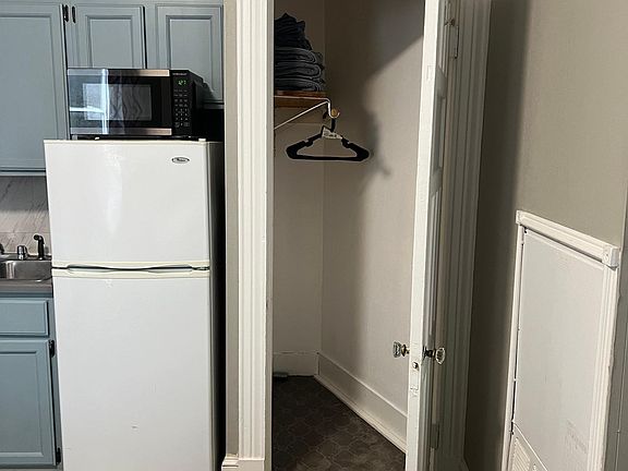 3rd image of 1001 Park Ave #8