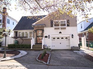 54 Schmidts Ln, Staten Island, NY 10314